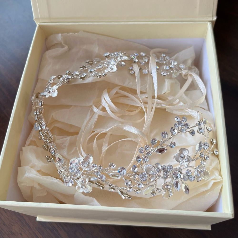 Brides & Hairpins hair accessory